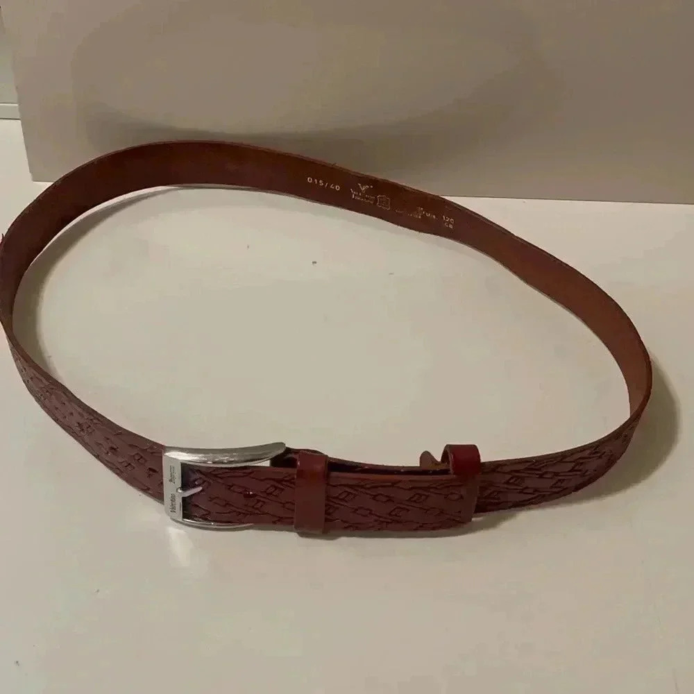 Valentino,beautiful classic belt excellent condition made of pure Italian leathe